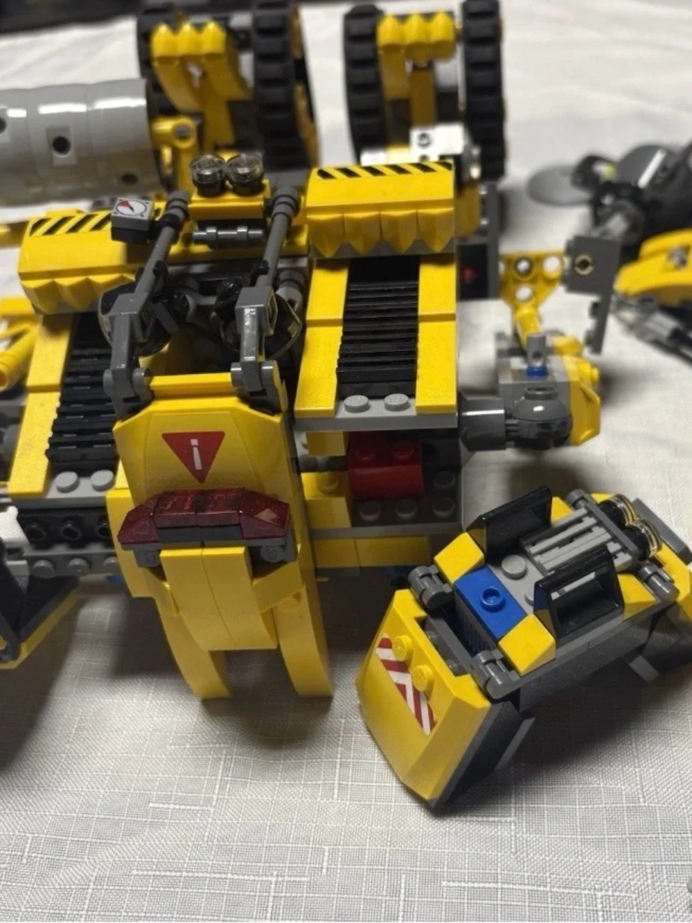 LEGO Emmet's Construct-O-Mech 70814 The LEGO Movie (Not Complete)